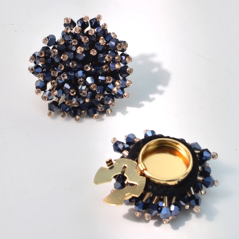 Jewelry Making Accessories - 2 個エレガントなボタンカバー手作りビーズクリスタルカフス女性のためのシャツボタンクリップジュエリー装飾アクセサリー