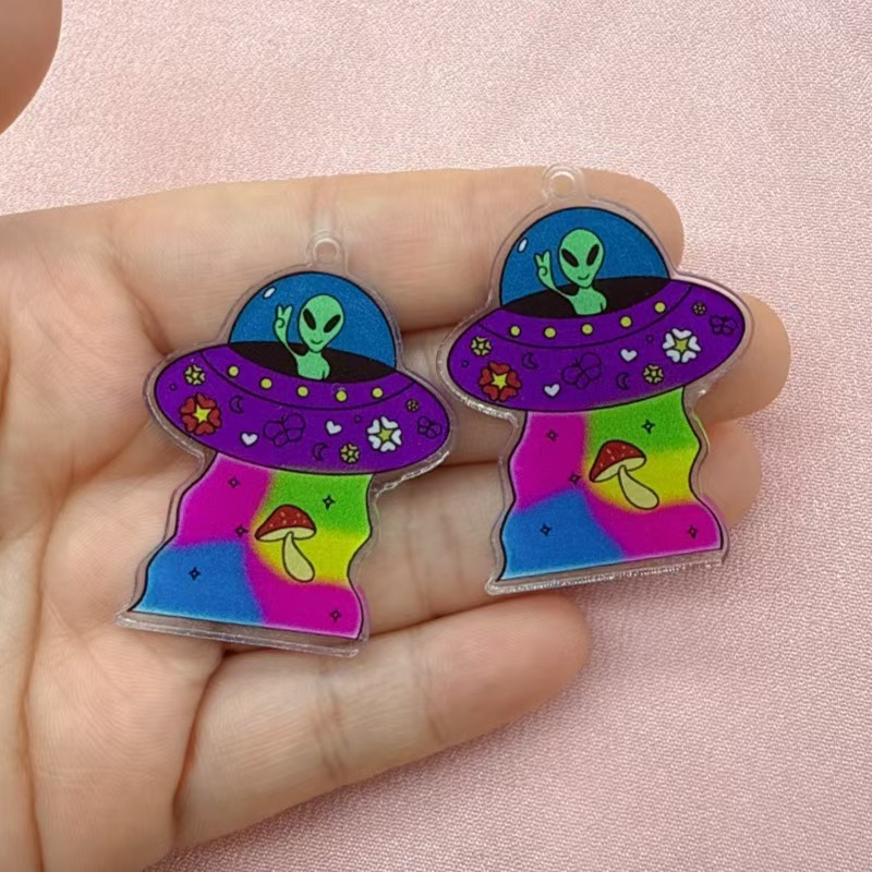 10 個クロスボーダー人気の楽しいアクリルエイリアンキャラク - Jewelry Making Accessories のレビューと価格